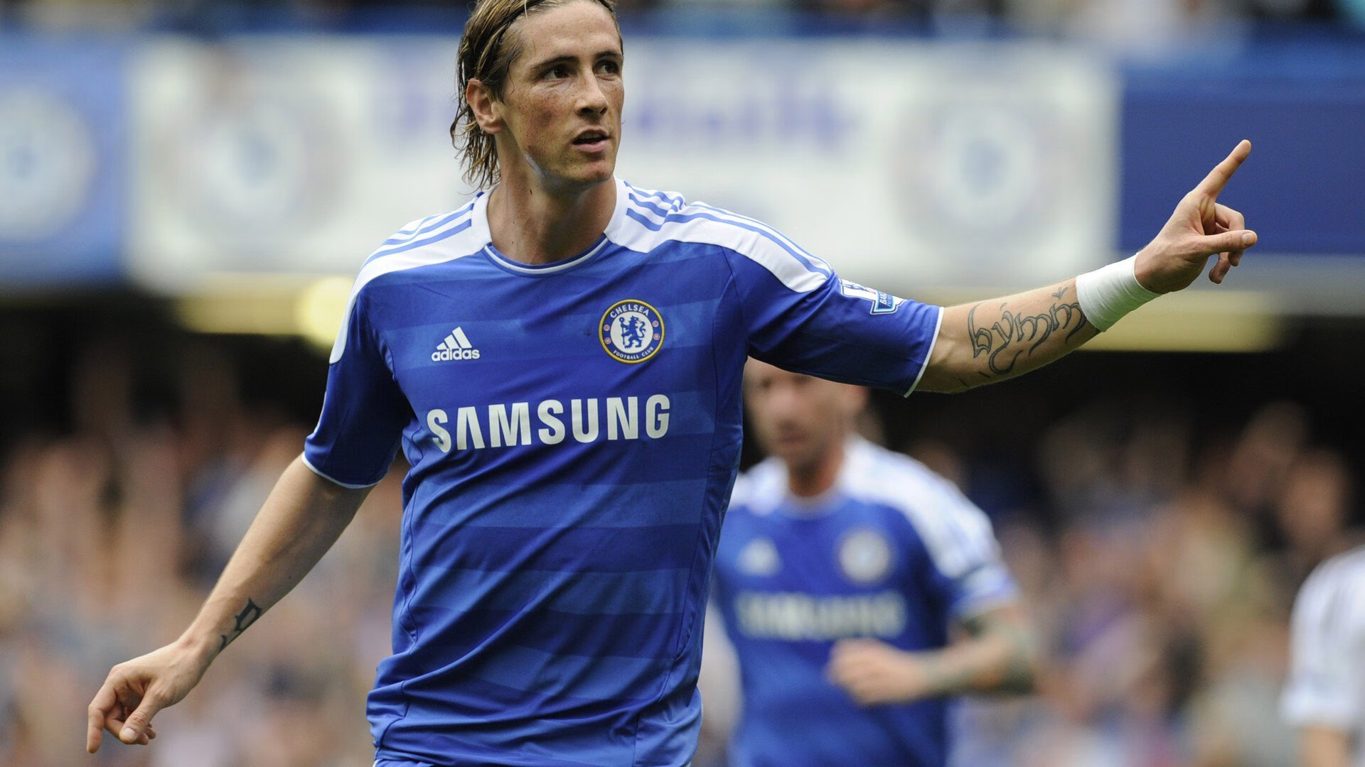 林丹指导青少年训练亲自示范动作，林丹发力